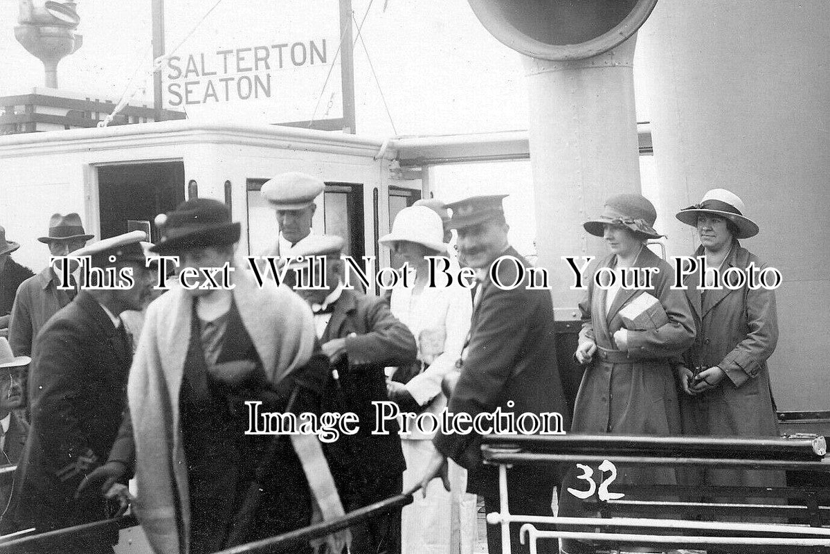 DE 4630 - Boarding Budleigh Salterton Seaton Steamer, Devon