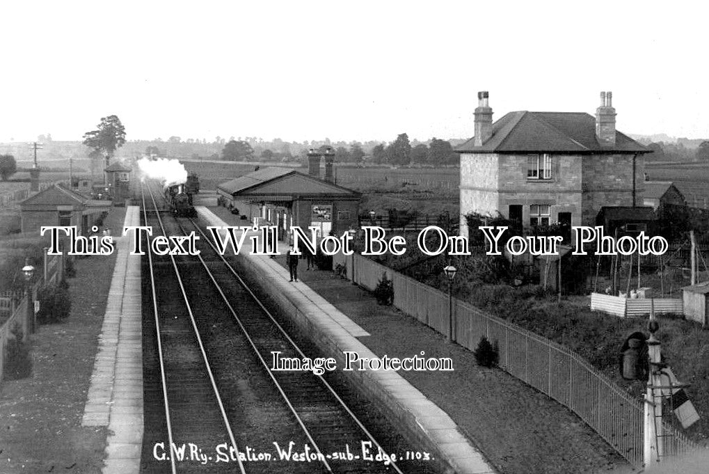 GL 2633 - Weston Sub Edge Railway Station, Gloucestershire c1910