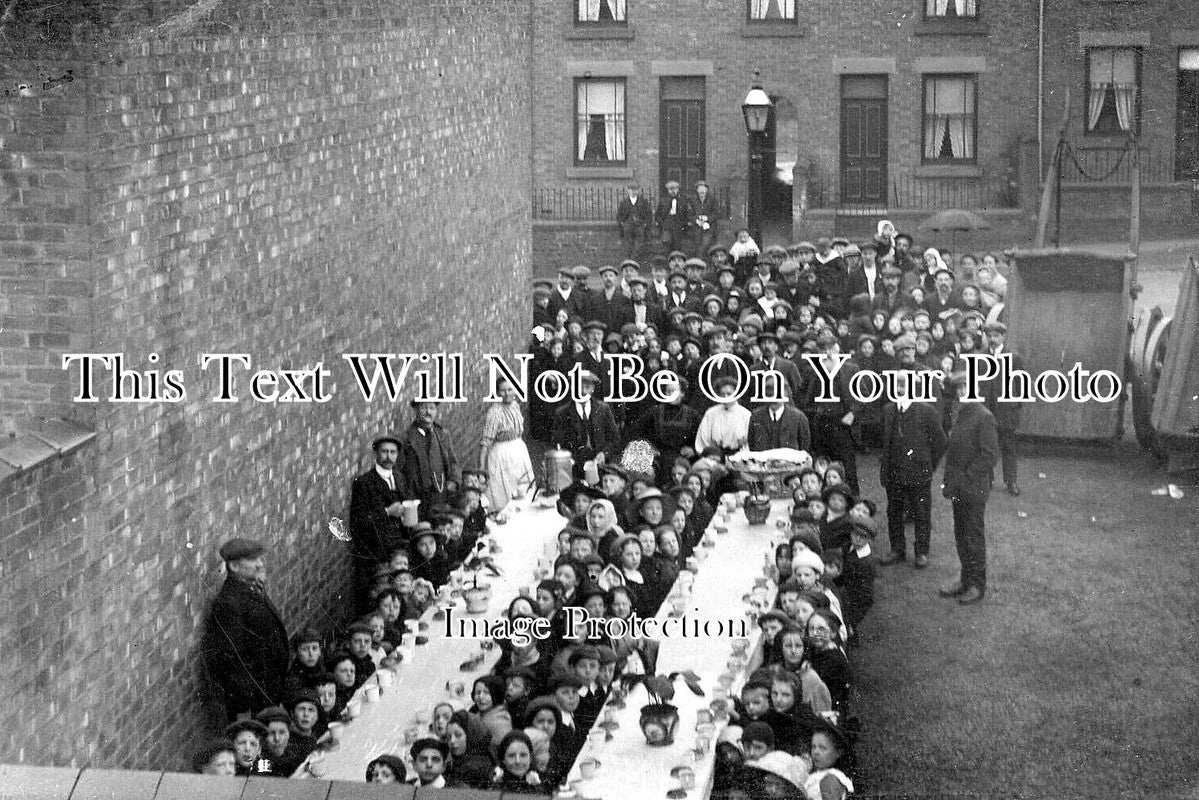 HF 2566 - Communal Breakfast During Strike, Harpenden c1912