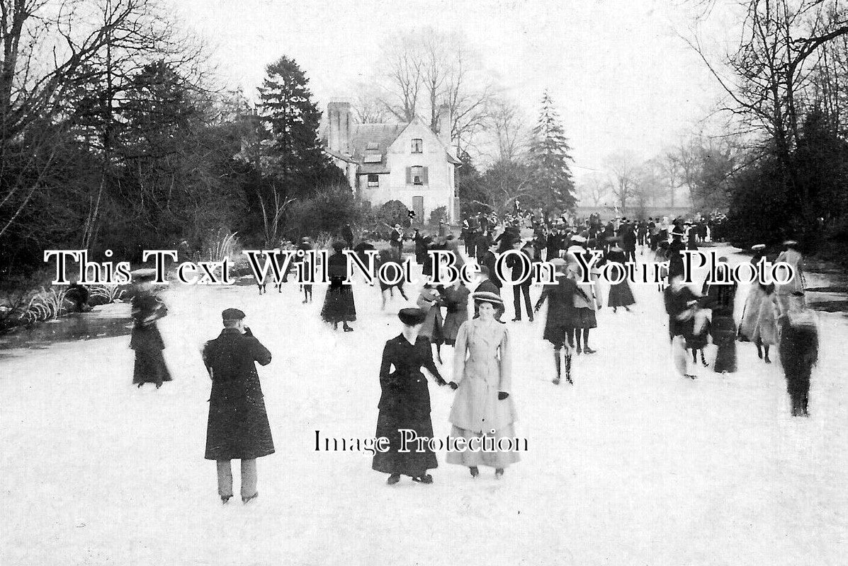 HR 885 - Skating At Huntingdon Court, Herefordshire