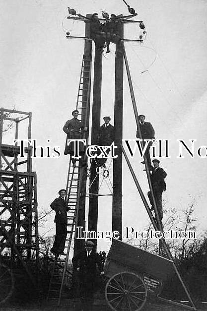 SF 4540 - Ipswich Electric Supply Gang Erecting Pylon, Suffolk