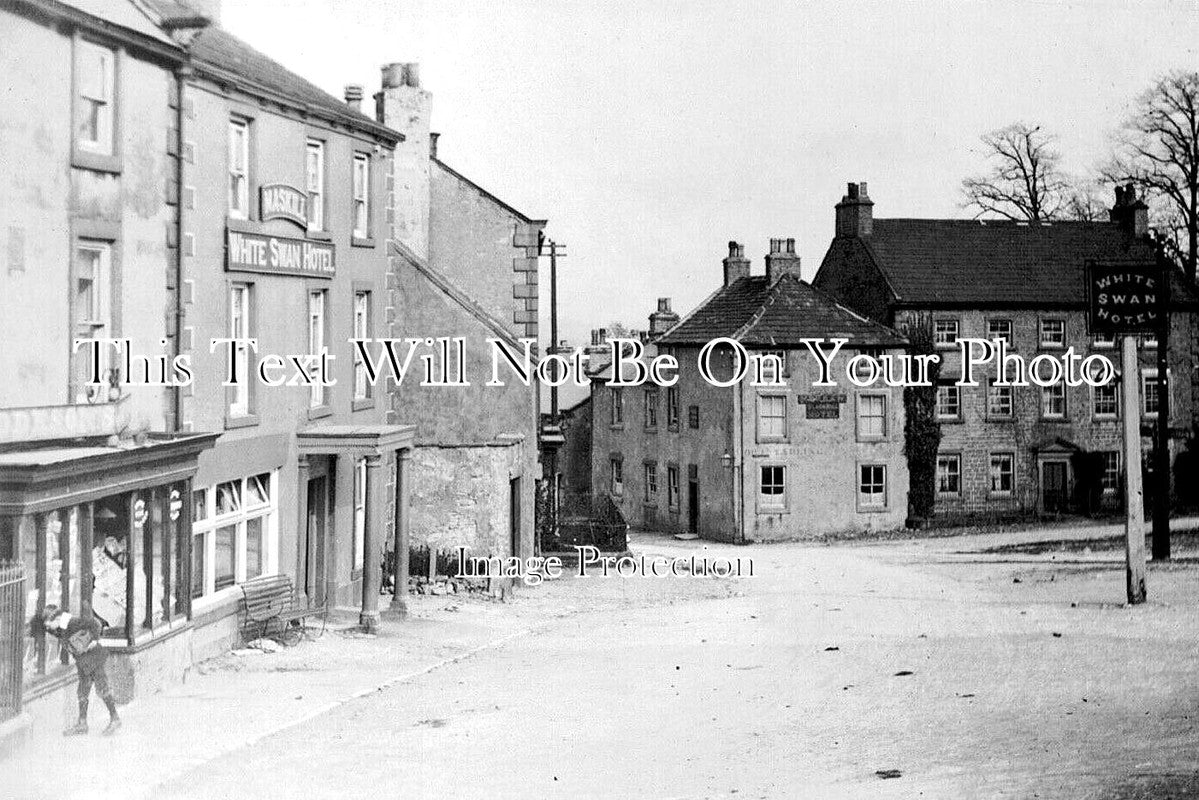 YO 13811 - The White Swan Hotel, Middleham, Yorkshire