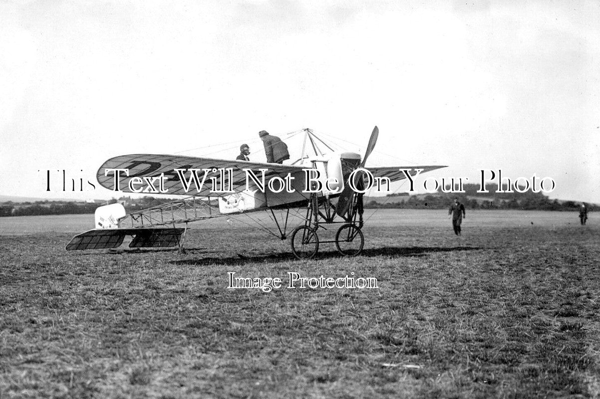 YO 13859 - Daily Mail Aeroplane At Scarborough, Yorkshire