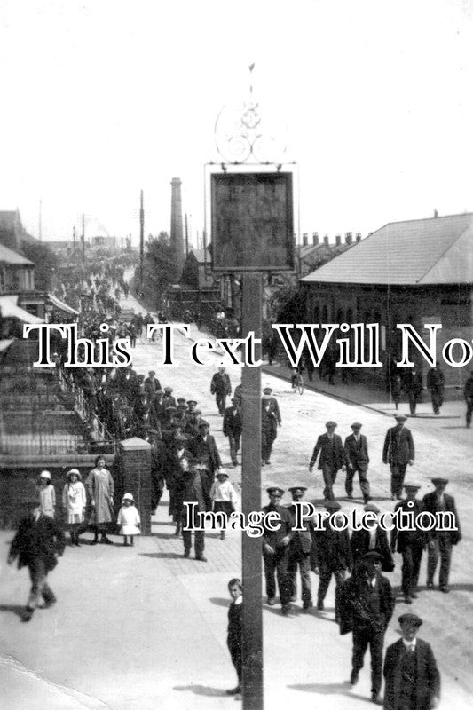 BF 1099 - Ford End Road Dinner Time, Bedford, Bedfordshire c1917