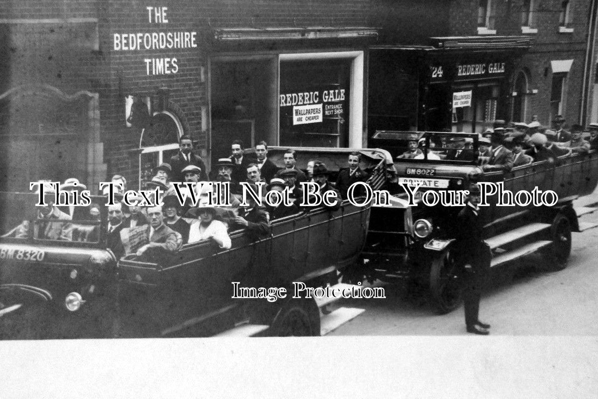 BF 193 - Charabancs Outside Bedfordshire Times, Mill Street, Bedford c1921