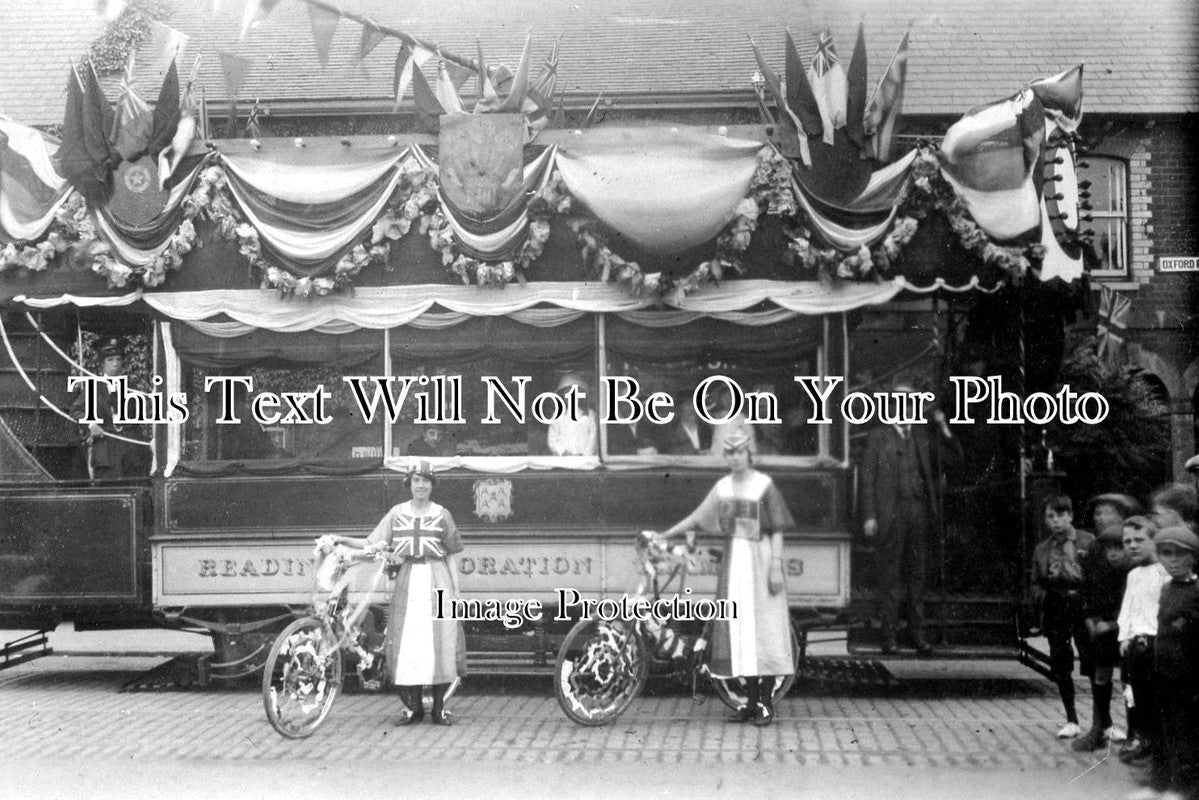 BK 1153 - Decorated Float In Carnival Procession, Reading, Berkshire
