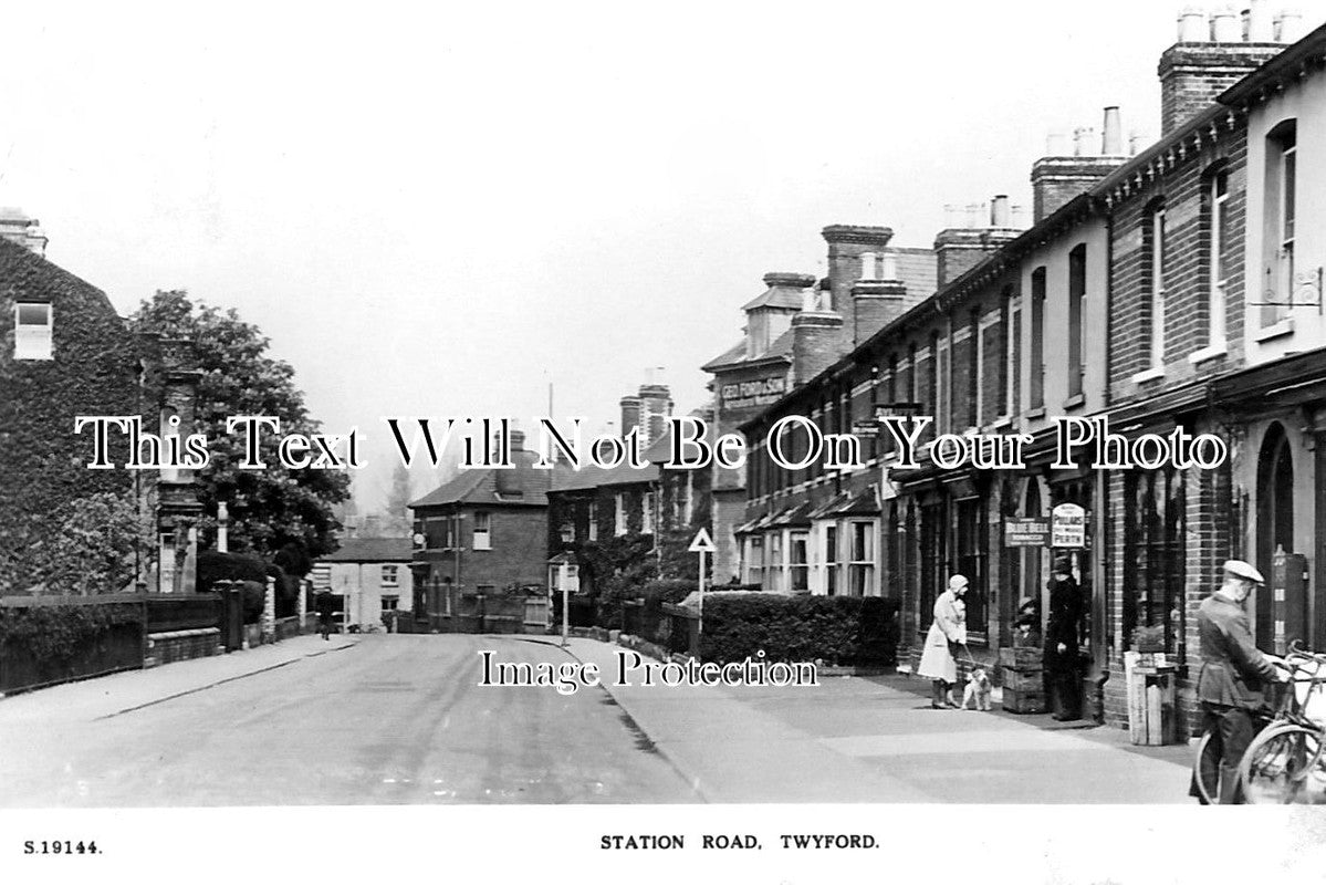 BK 1223 - Station Road, Twyford, Berkshire
