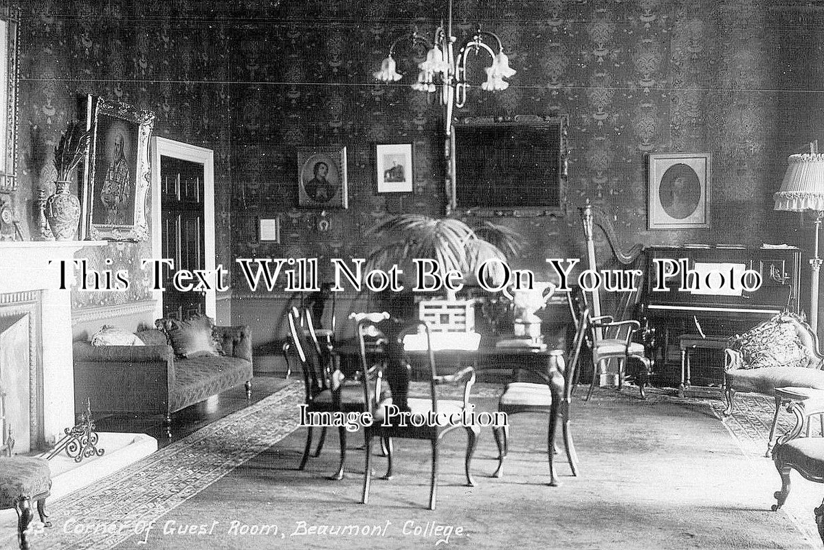 BK 1306 - Beaumont College, Corner Of Guest Room, Windsor, Berkshire