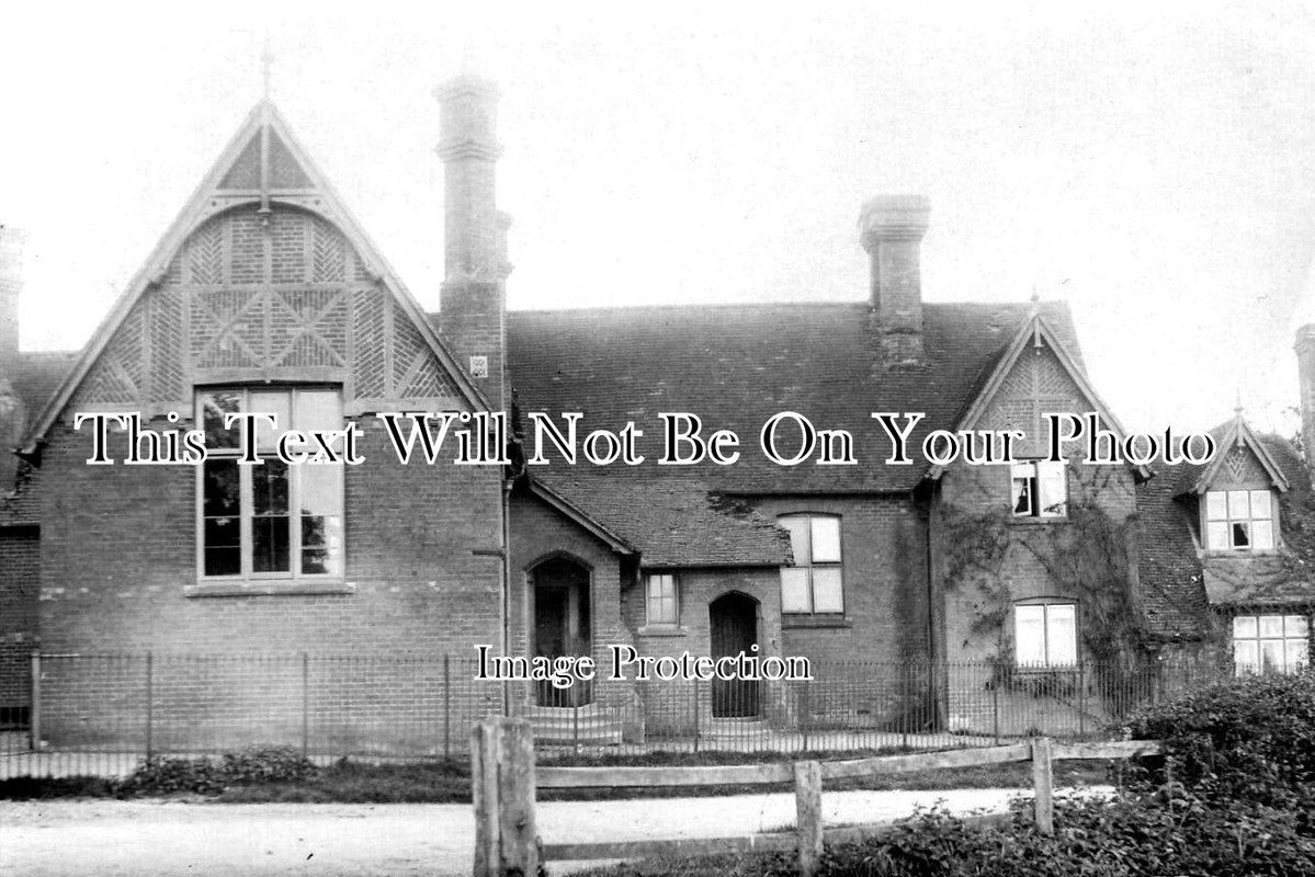 BK 1593 - Bucklebury School, Reading, Berkshire c1916