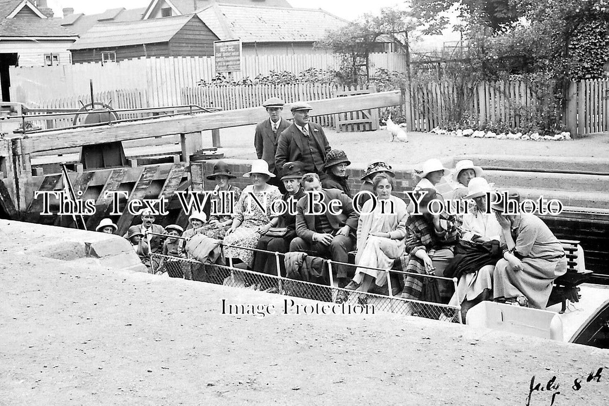 BK 1808 - Cawstons River Boat, Thames Lock, Reading, Berkshire