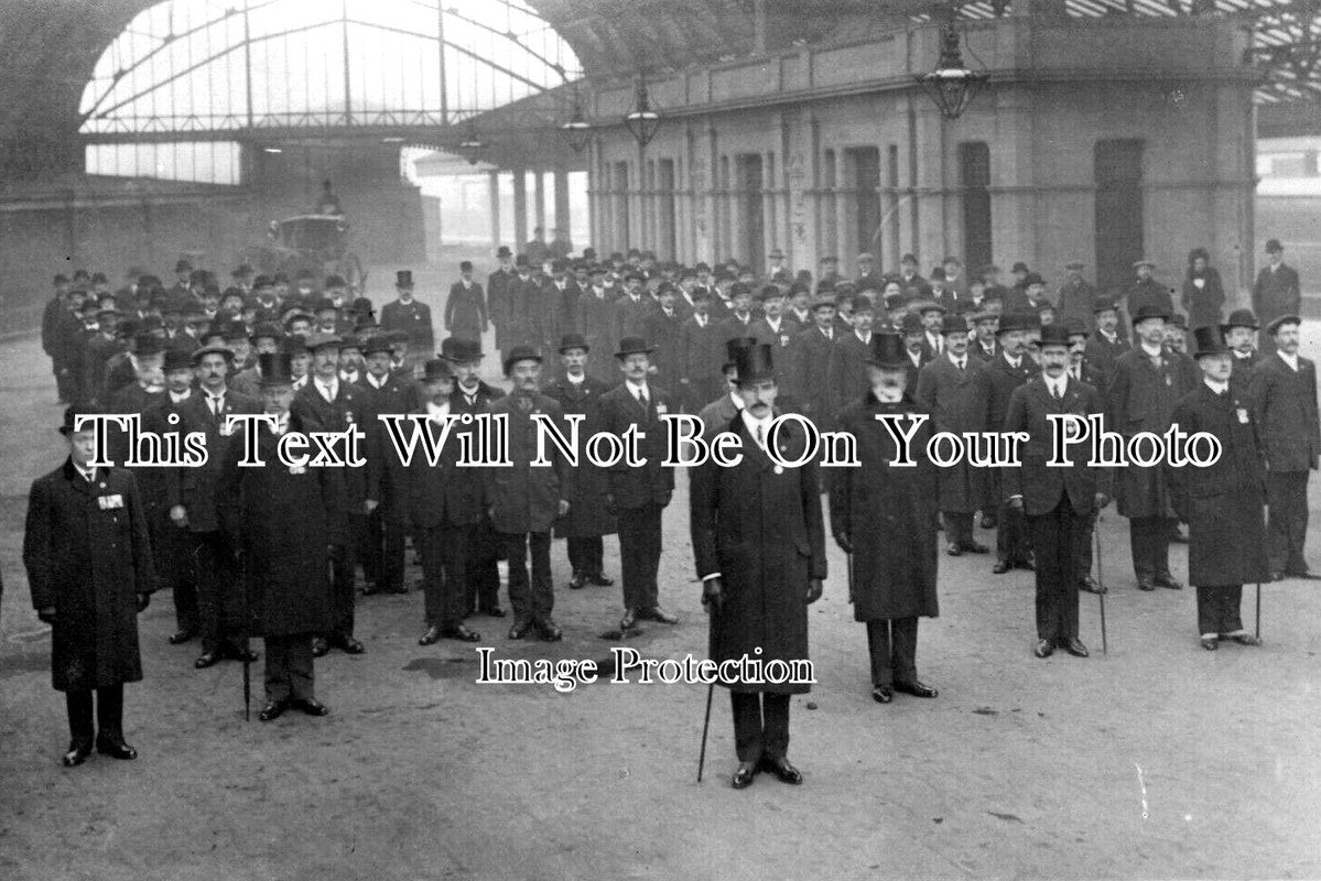 BK 2233 - Parade Of Bemedalled Veterans, Windsor Eton Station c1912