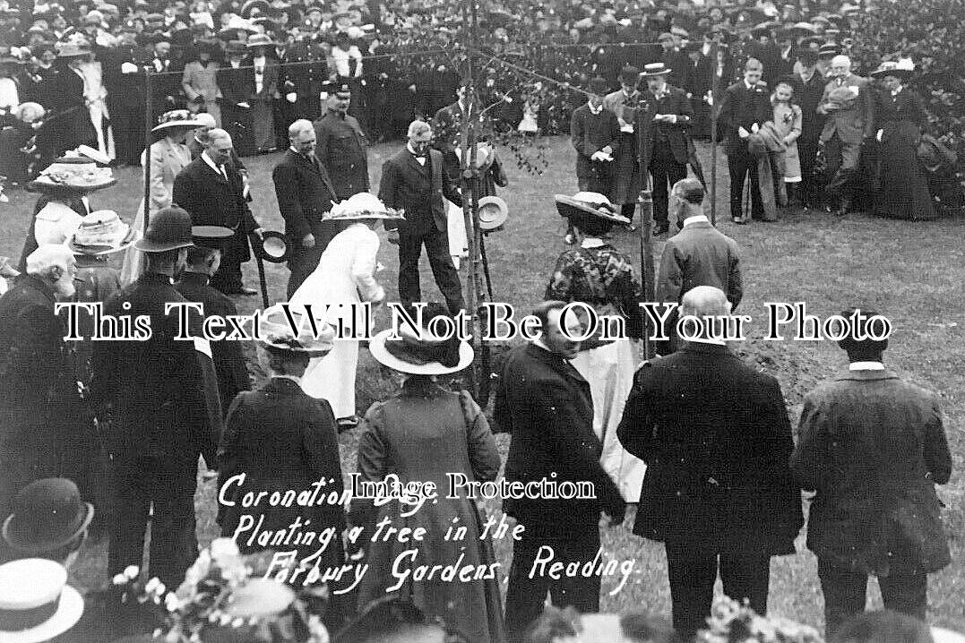 BK 2537 - Coronation Day, Forbury Gardens, Reading, Berkshire