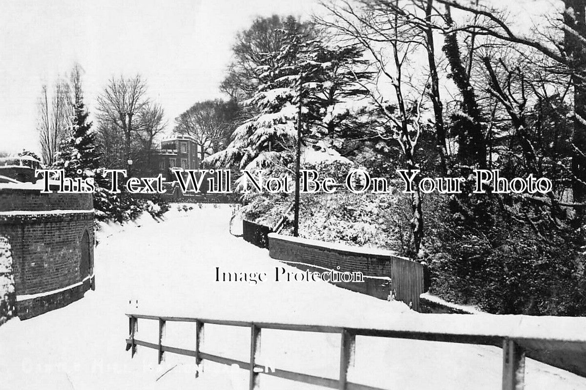 BK 2710 - Castle Hill In Winter, Maidenhead, Berkshire