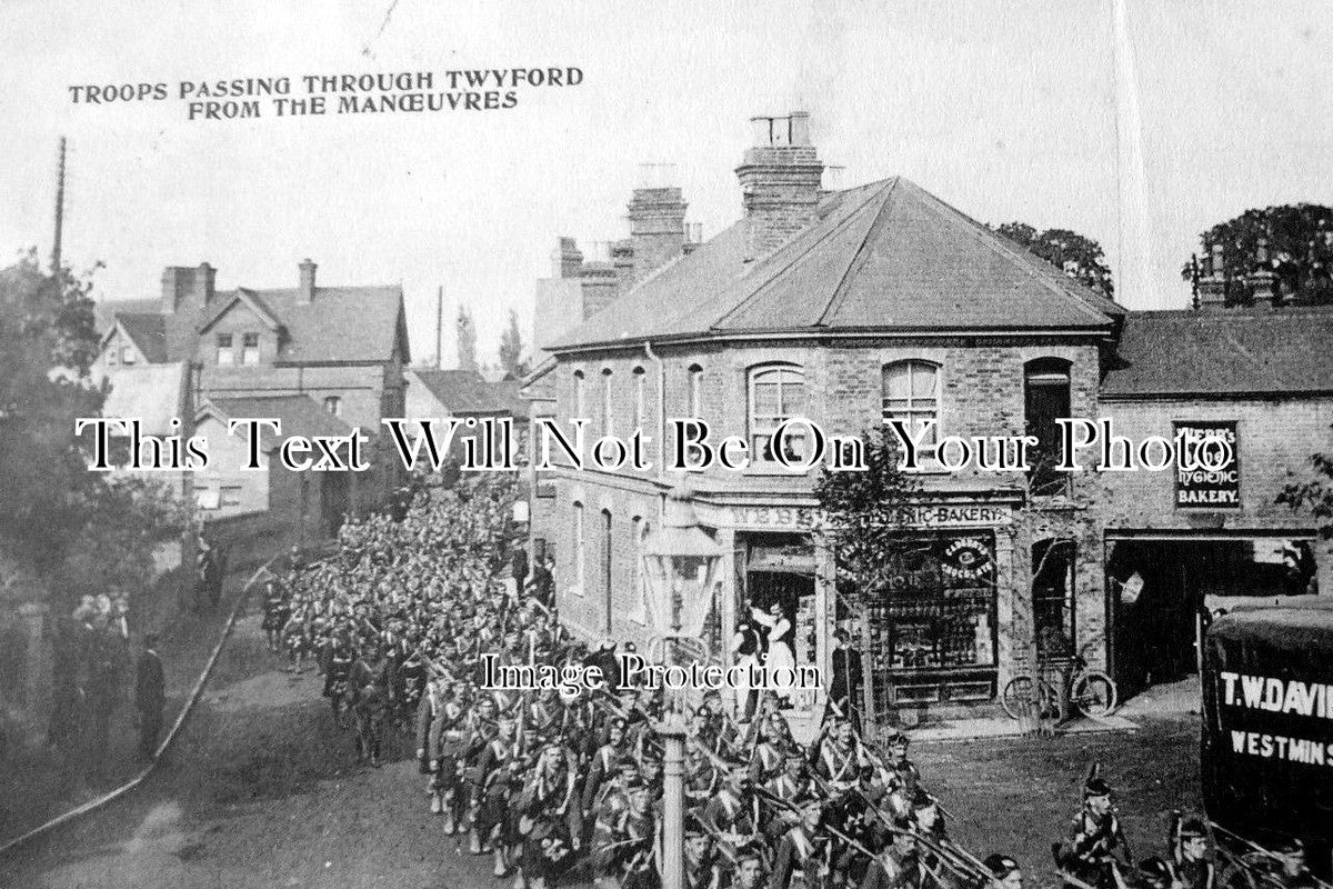 BK 358 - Troops Passing Through Twyford, Berkshire c1905