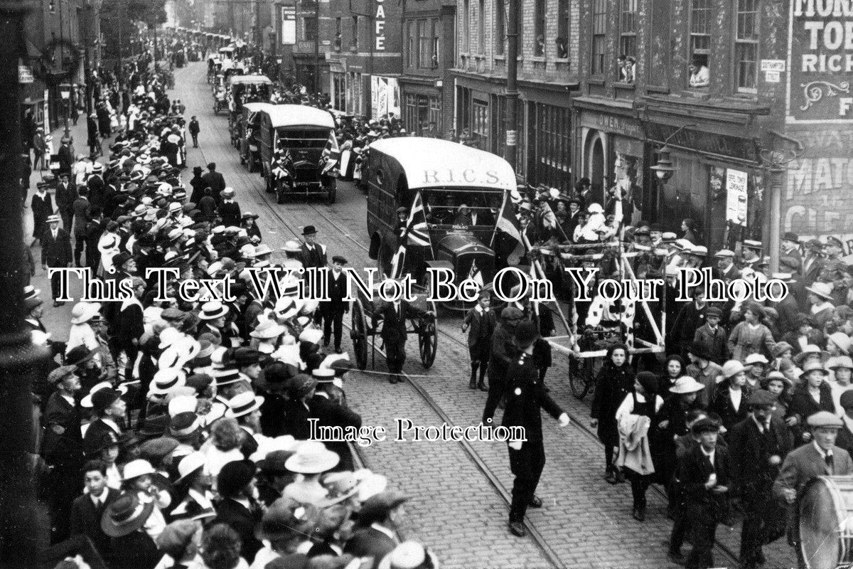 BK 411 - Procession, Southampton Street, Reading, Berkshire