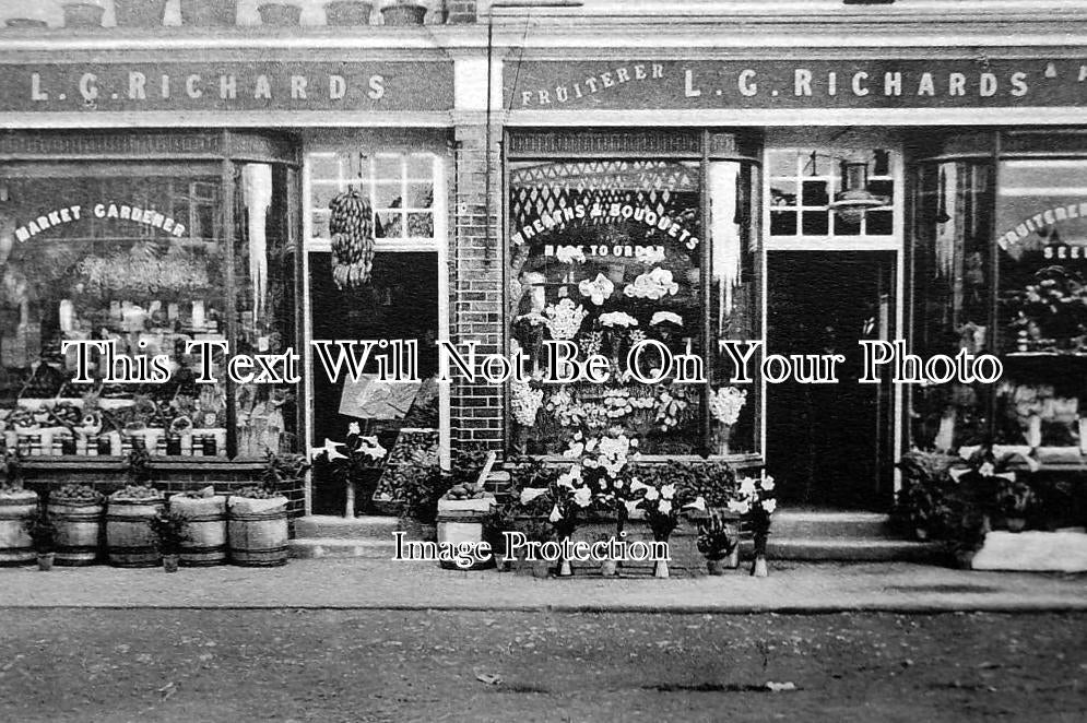 BK 431 - Fruiterer & Florist, Sunningdale, Berkshire c1910