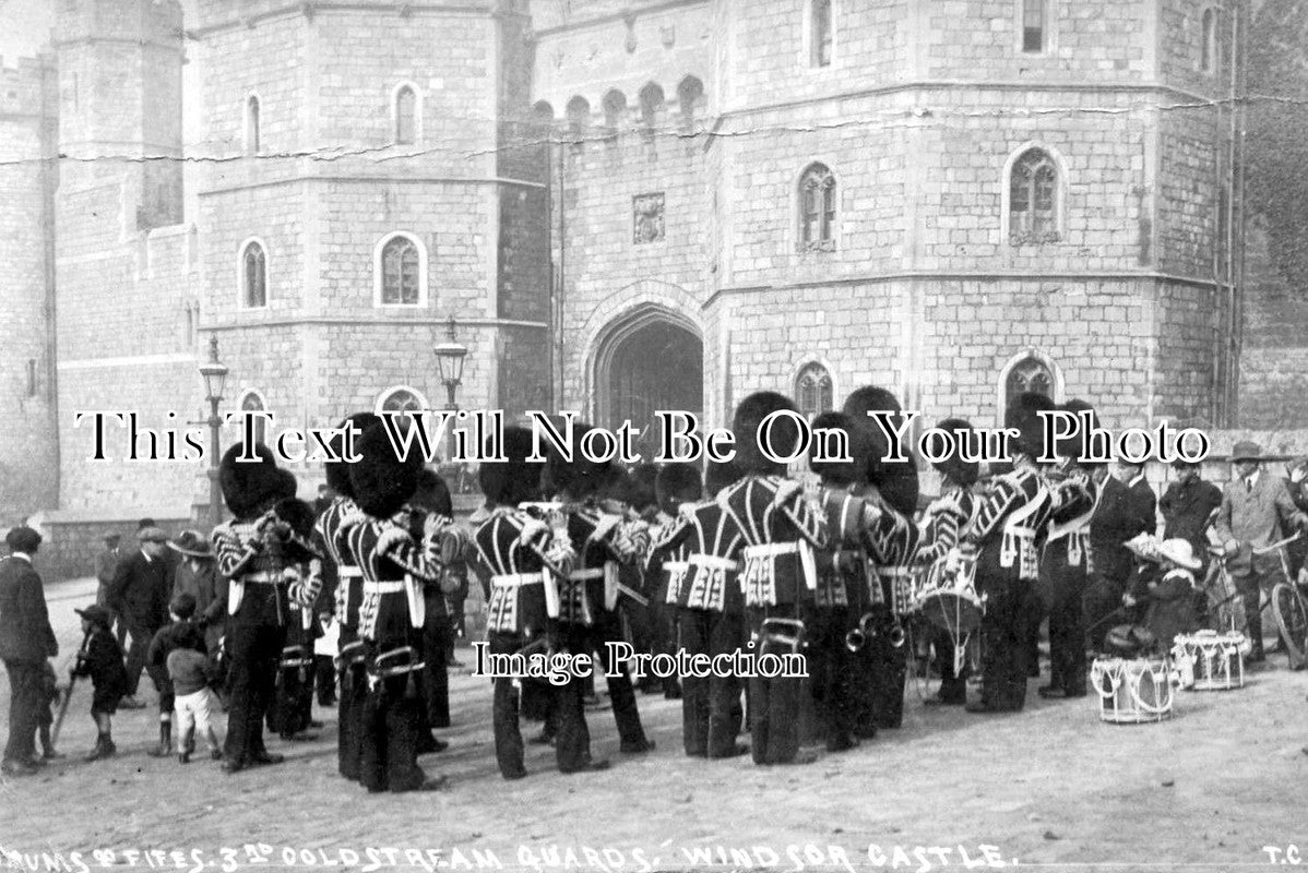 BK 526 - Drums & Pipes, 3rd Coldstream Guards, Windsor Castle, Berkshire