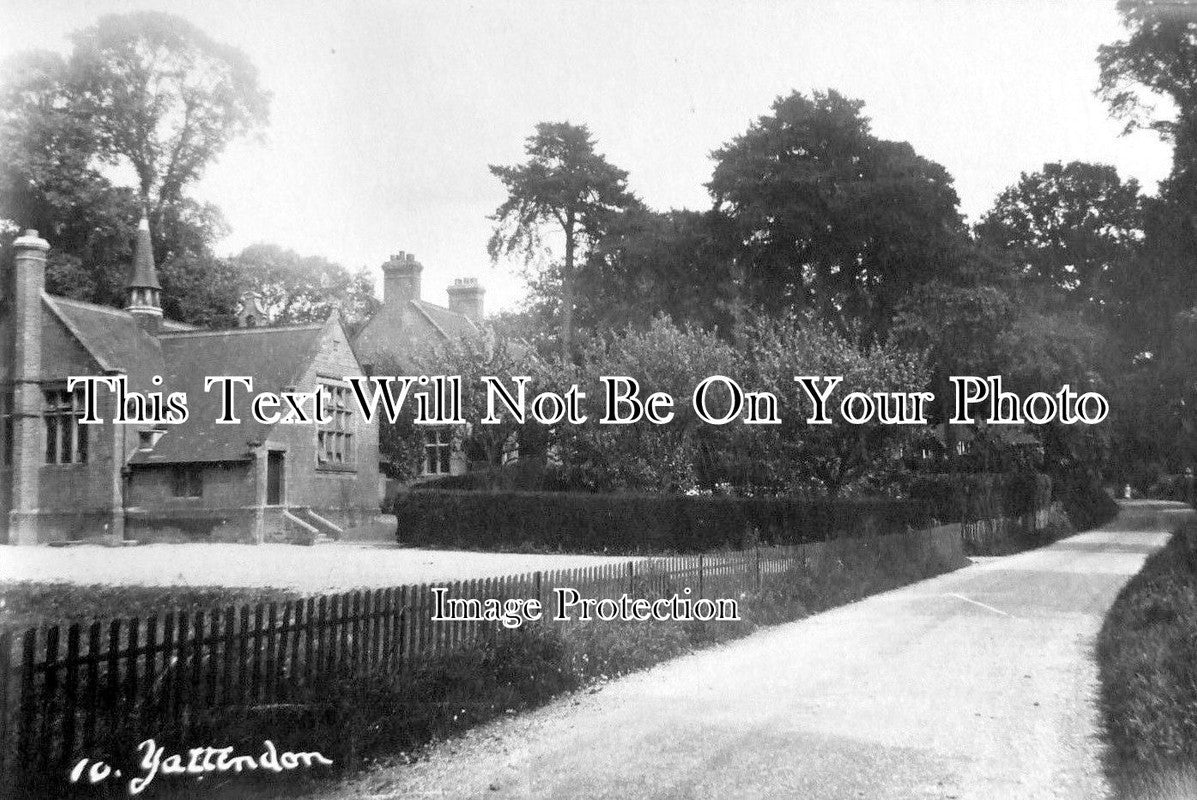 BK 572 - The School, Yattendon, Berkshire c1910