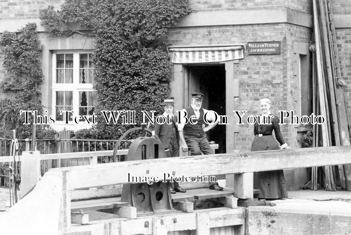 BK 582 - William Turner, Lockkeeper, Boulters Lock, Berkshire (1881 - 1905)