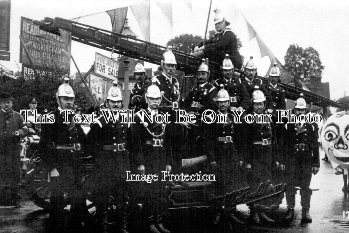 BK 674 - Fireman At Wokingham, Berkshire