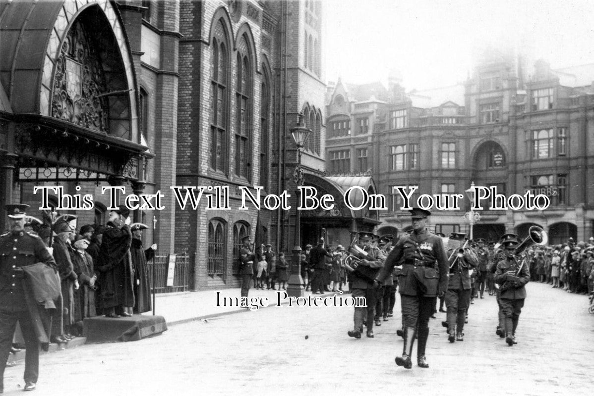 BK 7 - Town Hall, Reading, Berkshire - Army Parade