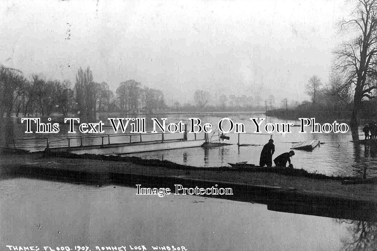 BK 92 - Thames Flood, Romney Lock, Windsor, Berkshire 1907