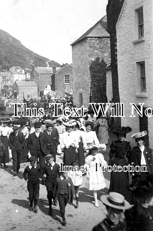 CO 2928 - Parade At Polperro, Cornwall c1905