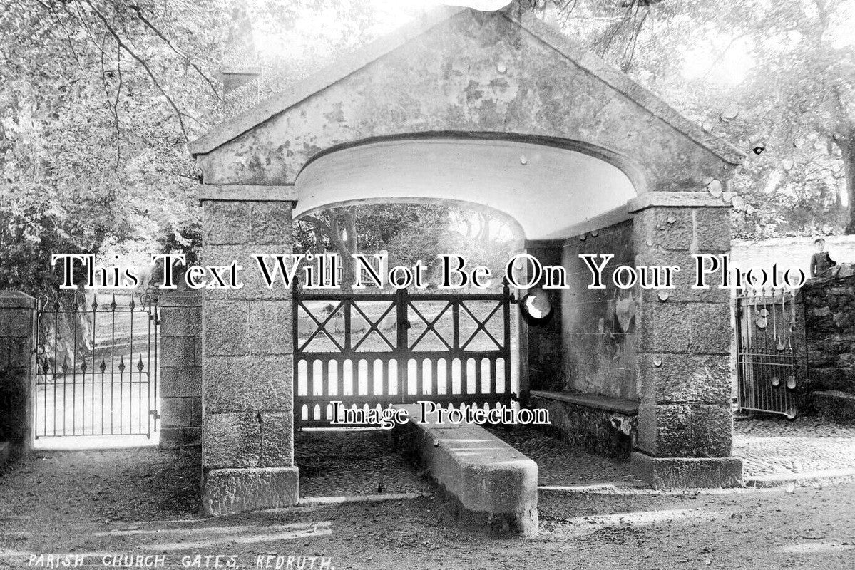 CO 3250 - Parish Church Gates, Redruth, Cornwall c1905