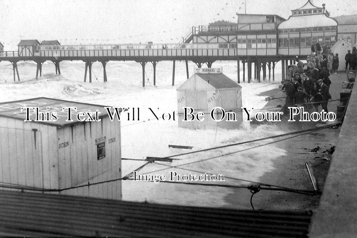 DE 1151 - Saving Huts From Sea At Teignmouth, Devon