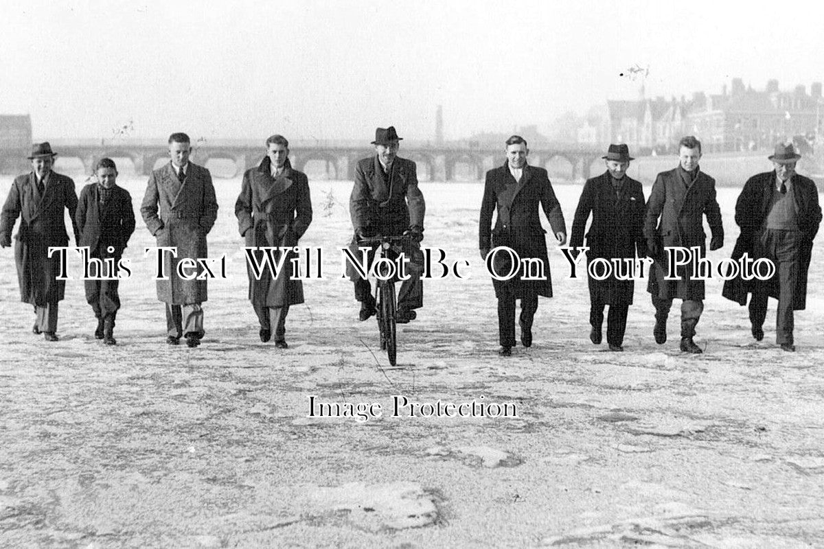 DE 1177 - Frozen River Taw, Barnstaple, Devon c1940