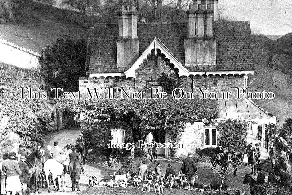 DE 1446 - Modbury Harriers At Hazelwood House, Liddiswell, Devon c1933