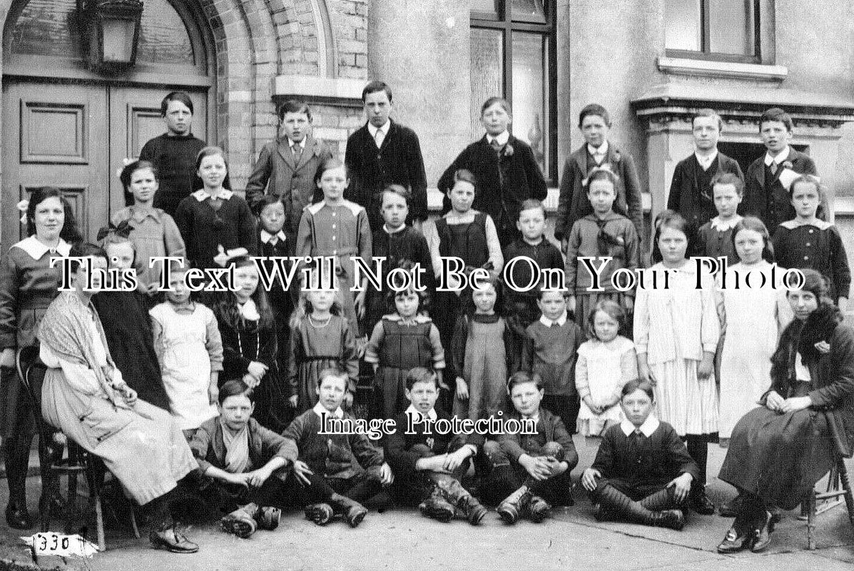 DE 2745 - Milton Damerel Group, Devon c1920