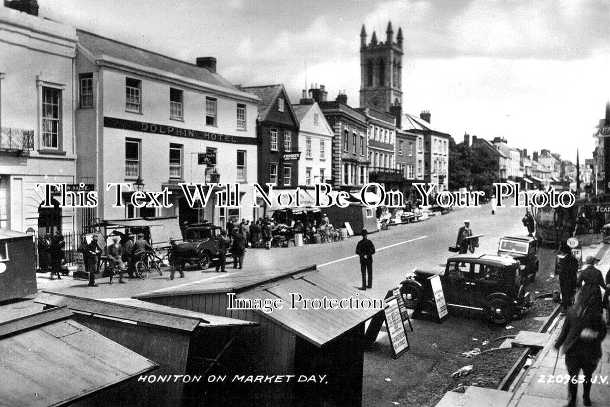 DE 2958 - Dolphin Hotel, Market Day, Honiton, Devon c1935