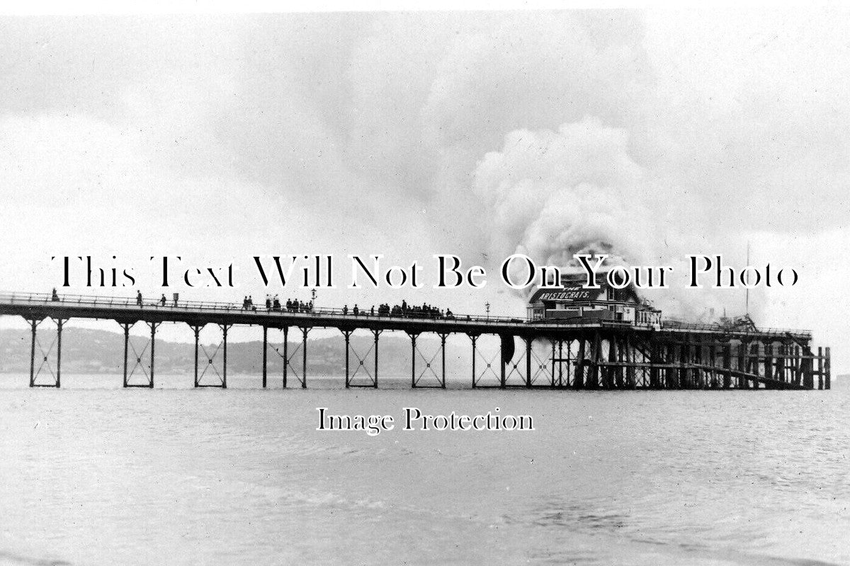 DE 3086 - Pier Fire At Paignton, Devon c1919