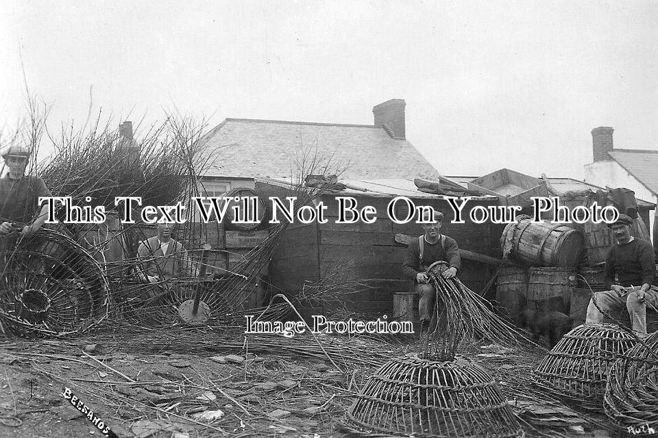 DE 581 - Lobster Pot Makers, Beesands, Devon