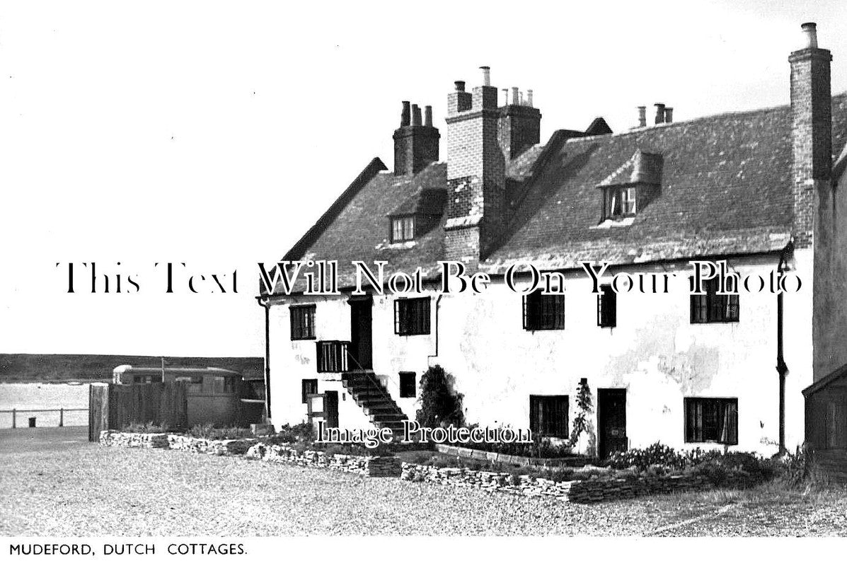DO 1187 - Dutch Cottages, Mudeford, Dorset