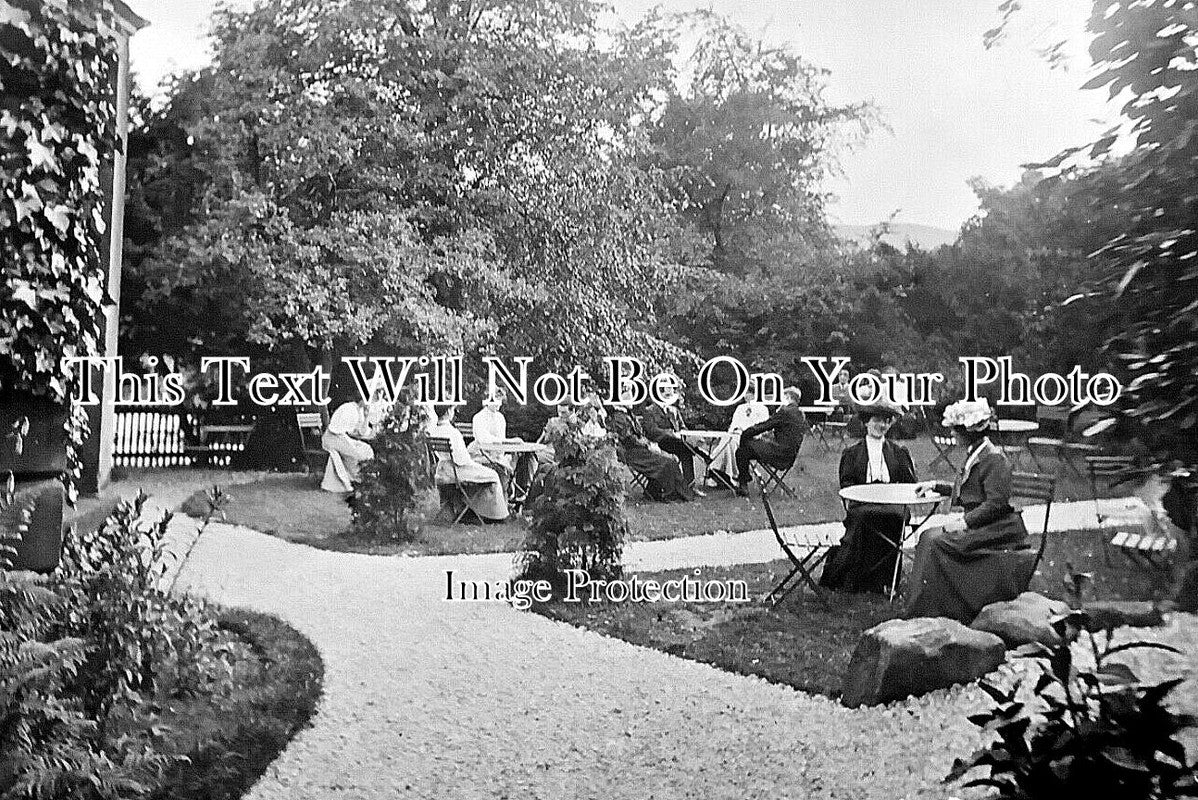 DR 3378 - On The Lawn, Ashopton Inn Pub, Ladybower, Derbyshire