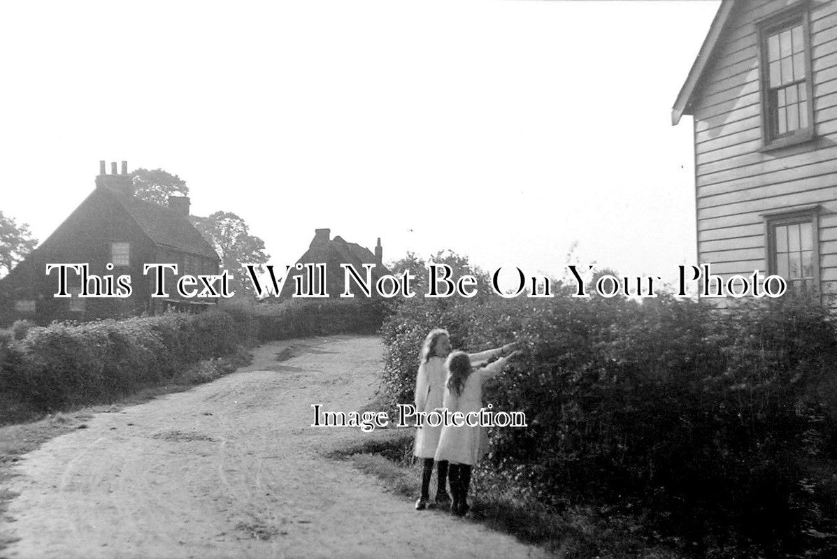 ES 2202 - Padnall Corner, North Romford, Essex c1913