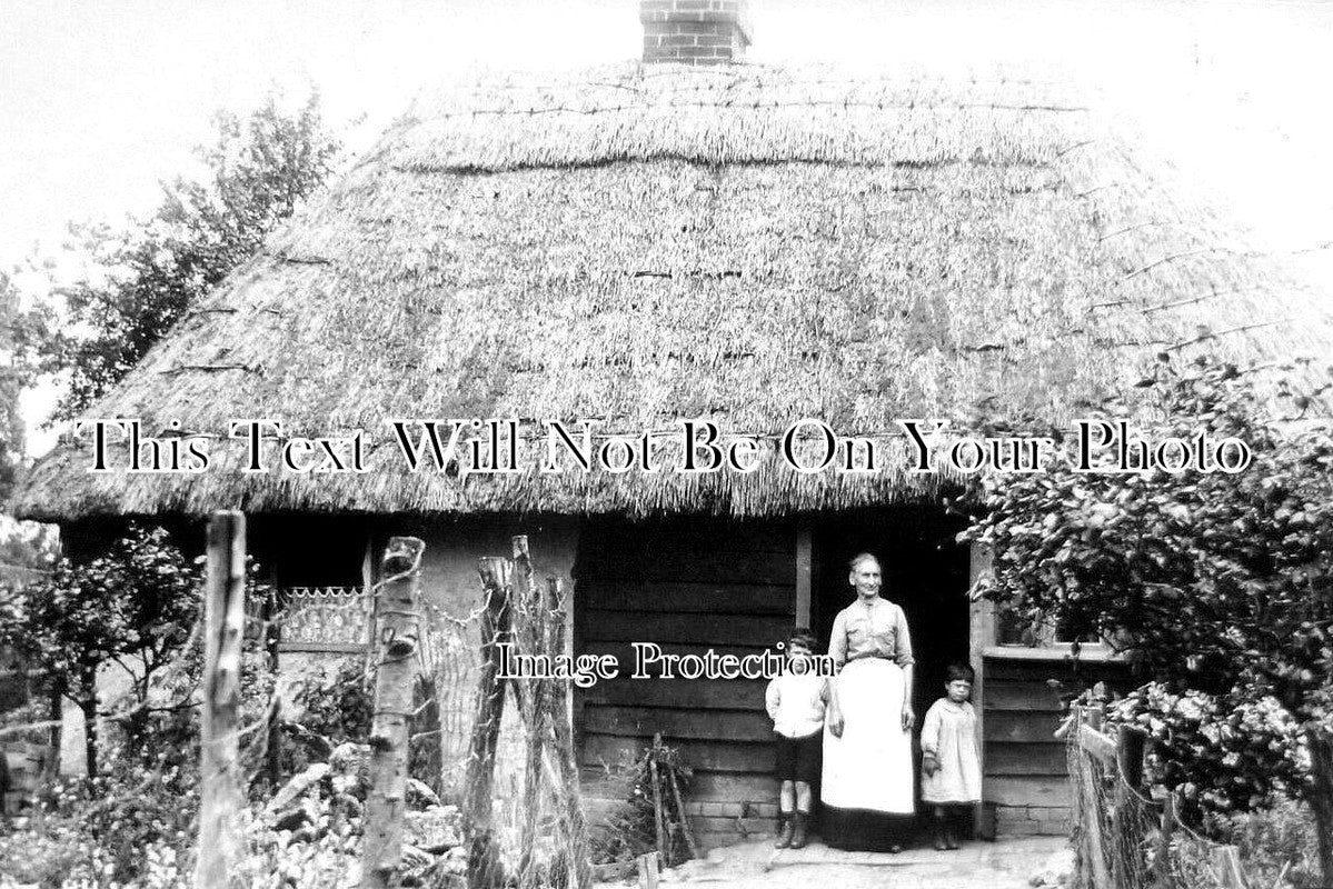 ES 2928 - Thatched Cottage, Toot Hill, Essex