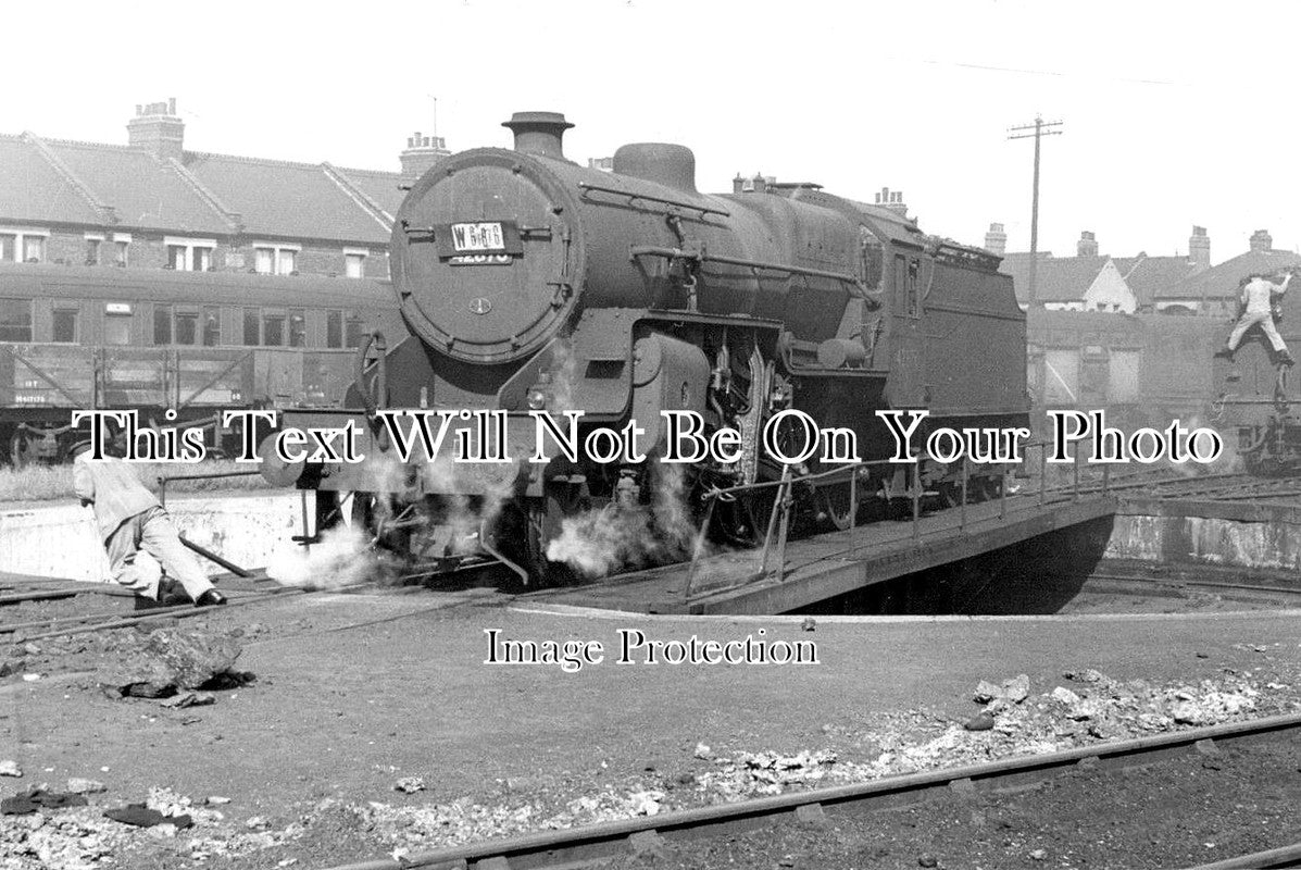 ES 3260 - Train On Turntable, Shoeburyness, Essex