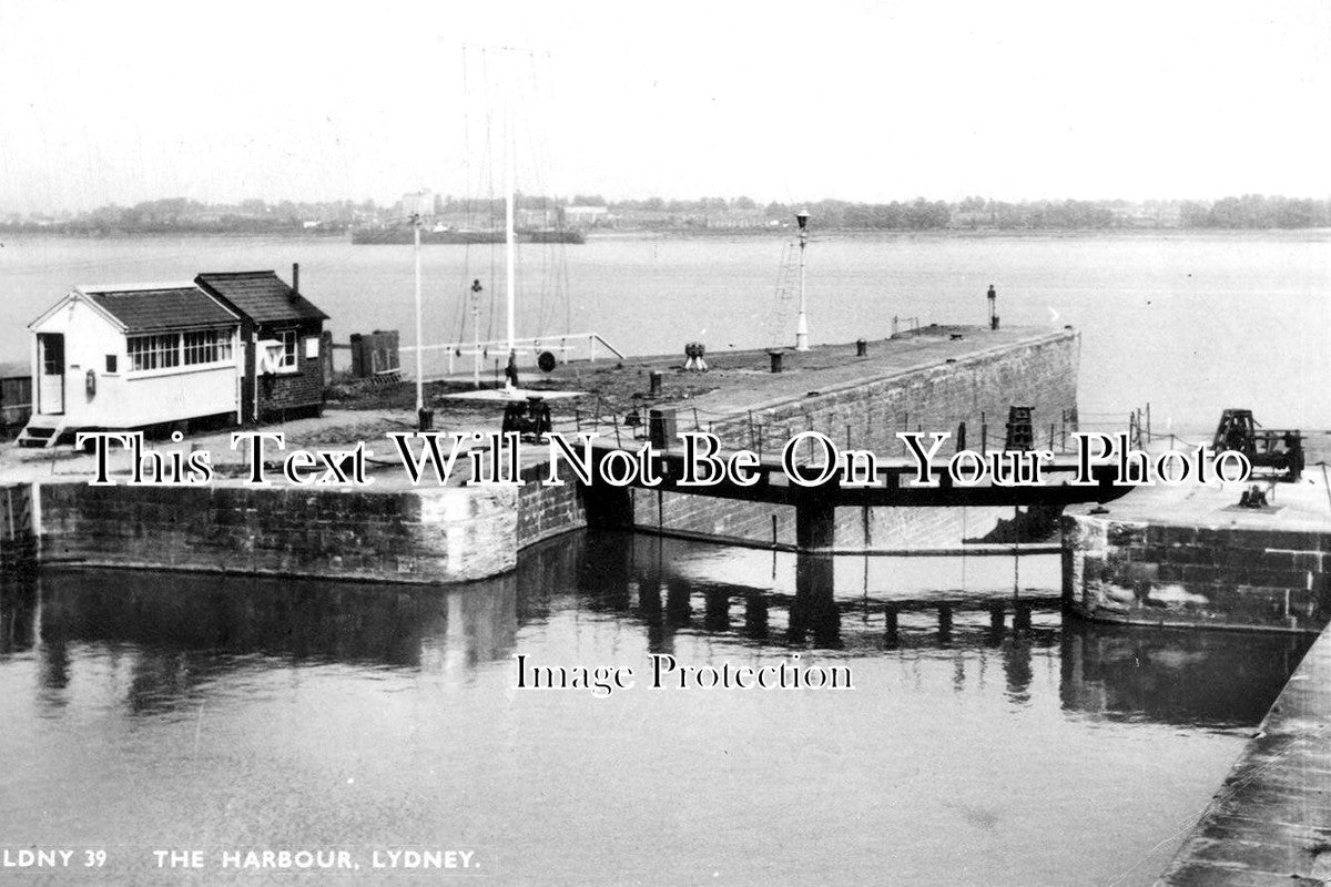 GL 1190 - Lydney Harbour Lock Gates, Gloucestershire