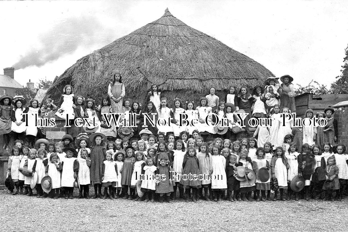 GL 1332 - School Girls Group, Stonehouse, Gloucestershire c1908