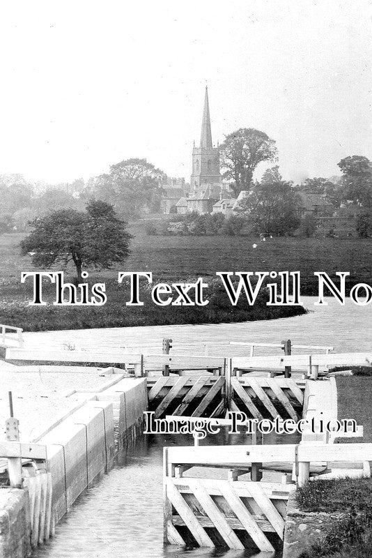 GL 2159 - Lechlade Lock, Gloucestershire c1907