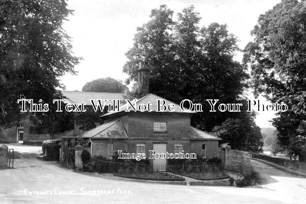GL 2513 - Entrance Lodge, Sherborne Park, Gloucestershire c1913