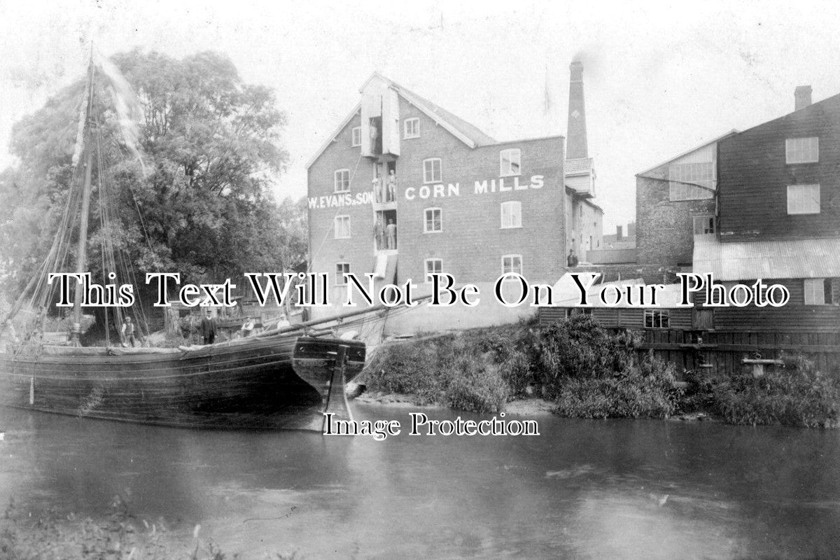 GL 523 - W Evans & Sons Corn Mills Docks, Gloucester, Gloucestershire
