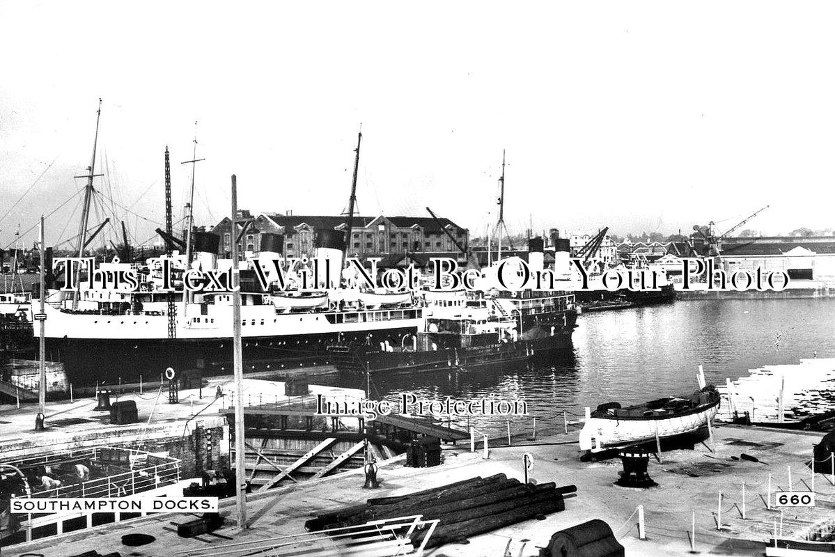 HA 2076 - Southampton Docks, Hampshire
