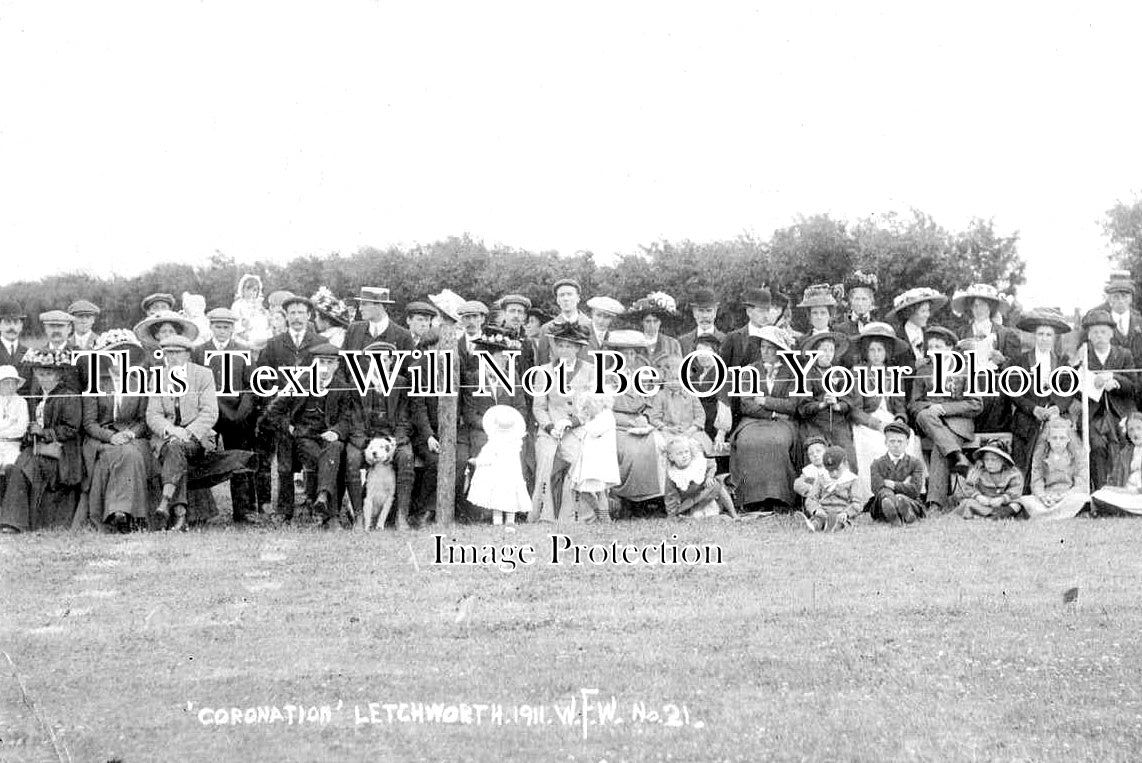 HF 1456 - Letchworth Coronation Day Crowd, Hertfordshire 1911