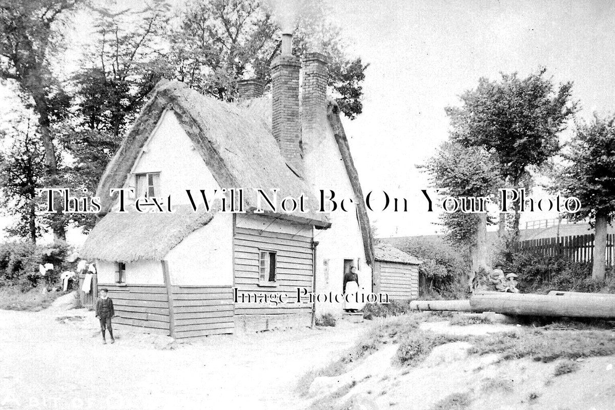 HF 1540 - Thatched Cottage, Baldock, Hertfordshire c1910