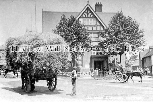 HF 2469 - Old Cross & Library, Hertfordshire