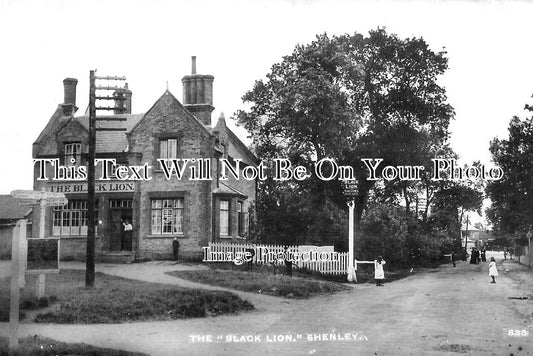 HF 2472 - The Black Lion Pub, Shenley, Hertfordshire c1917